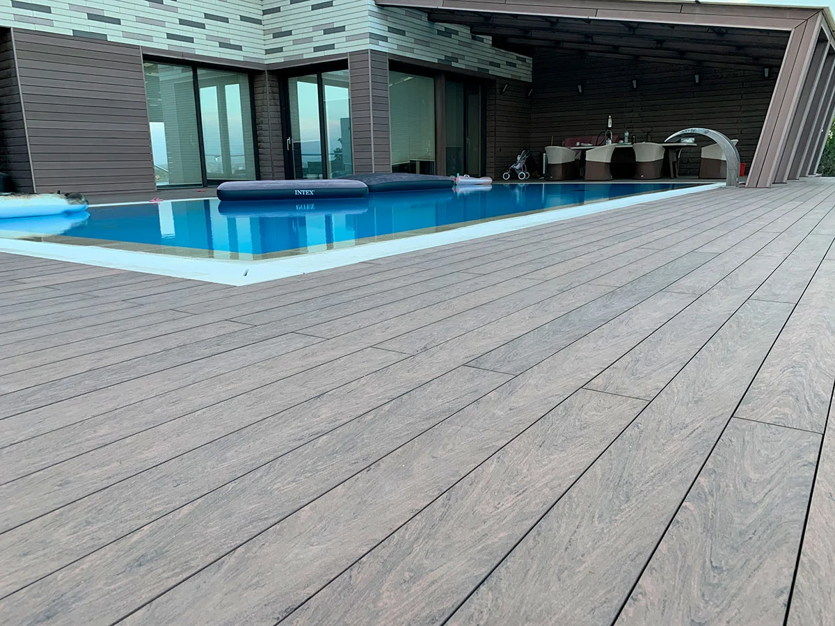 Terrassendielen für Schwimmbadern Bruggan Multicolor Wenge