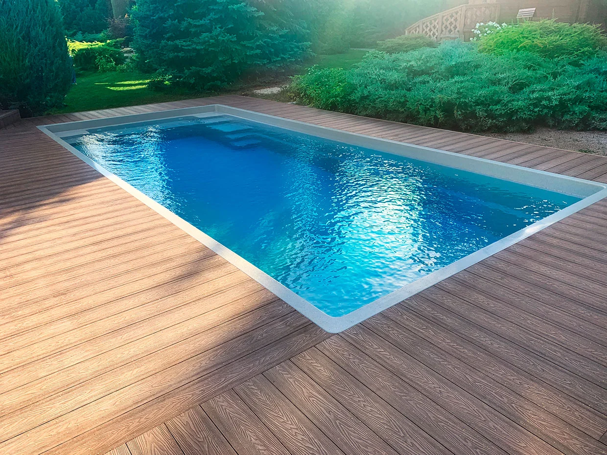 WPC-Terrassendiele für Schwimmbecken Bruggan Elegant Light 3D Wine Brown