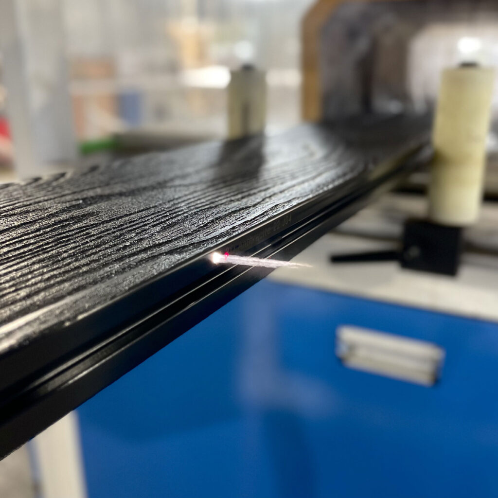 Produktion von Bruggan-Terrassendielen in der europäischen Woodplast-Fabrik