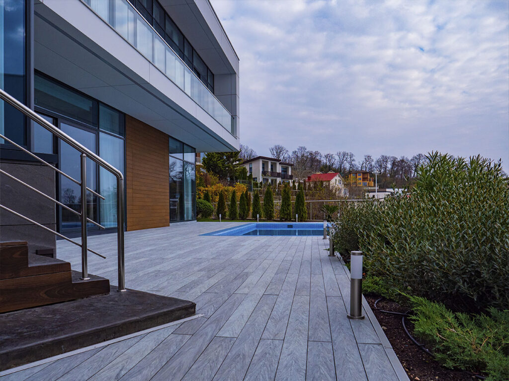 Fünf Vorteile der Verwendung von Verbundwerkstoff-Terrassendielen für Ihr Haus